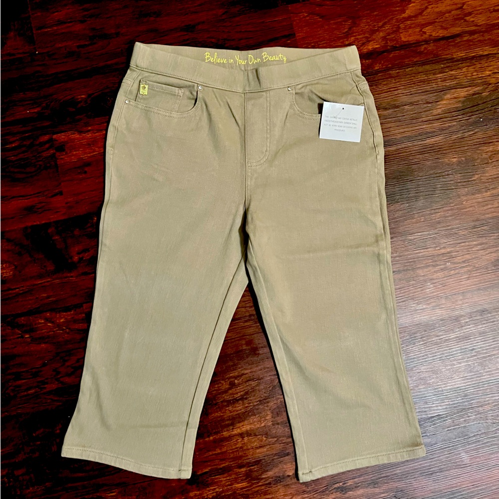 Belle by Kim Gravel khaki pedal pushers pull on stretchy pants size 8